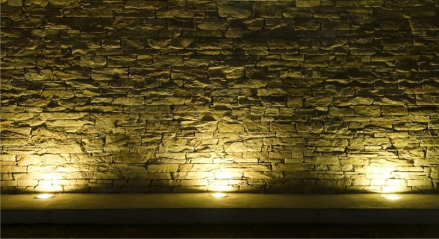 Podświetlona ścianaCiekawy efekt dekoracyjny uzyskany dzięki podświetleniu ściany