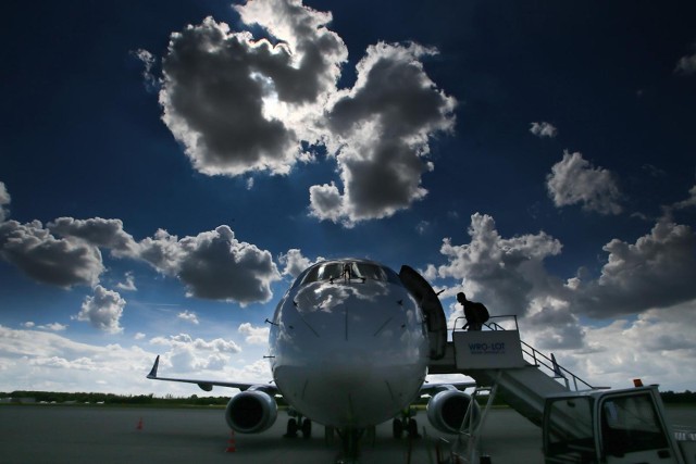 – Linie lotnicze w odpowiedzi na mniejsze zainteresowanie już uruchomiły wiele promocji, które mają zachęcić Klientów do podróżowania – tłumaczy ekspert.