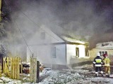Gmina Suchowola. Nocny pożar drewnianego domu. Cały budynek stanął w ogniu