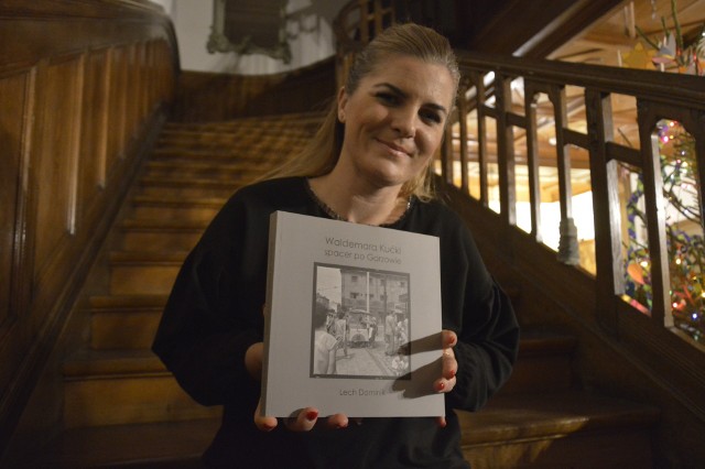 340 ujęć do książki wybrał Lech Dominik, kustosz muzeum, artysta fotografik.