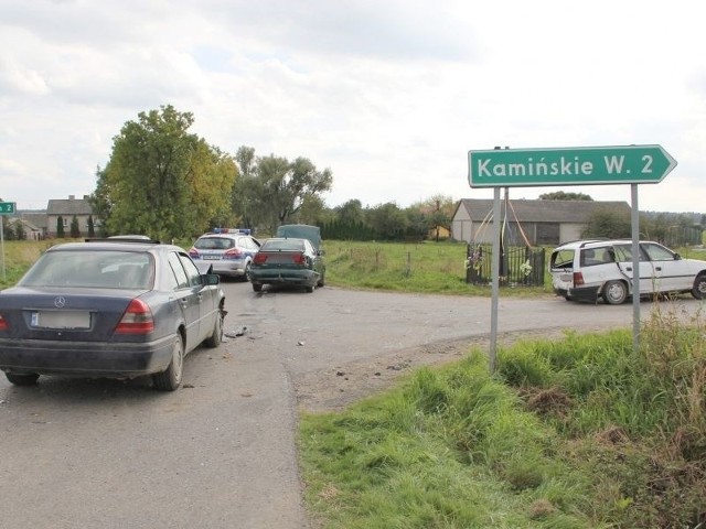 zderzenie trzech aut spowodowało obrażenia u dwójki dzieci