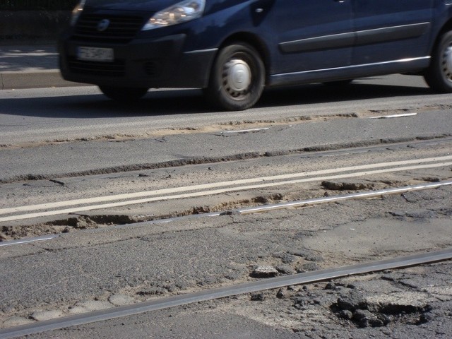 Dziś ul. Warszawska jest w fatalnym stanie