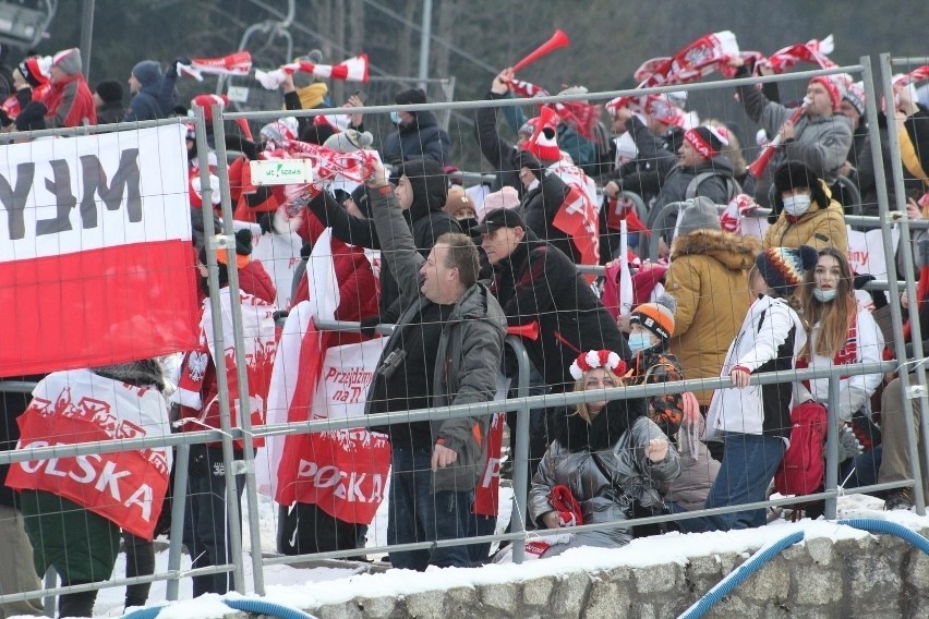 16.01.2022 r. Kibice na Pucharze Świata w skokach w...