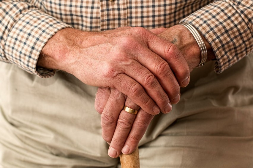 100-latkowie otrzymają emeryturę honorową comiesięczną,...