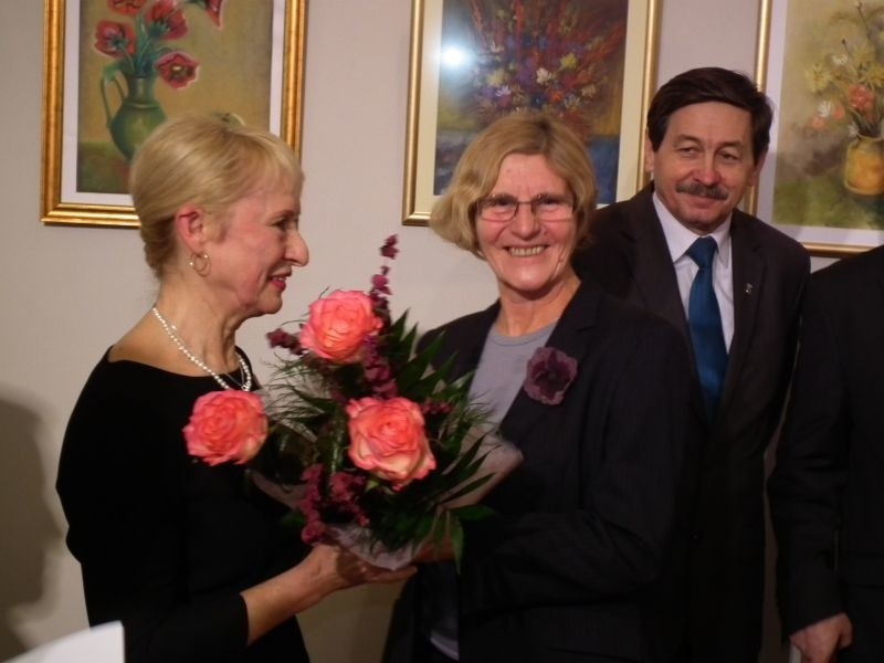 Wiesławie Kutyle (z lewej) gratulowała między innymi Barbara...