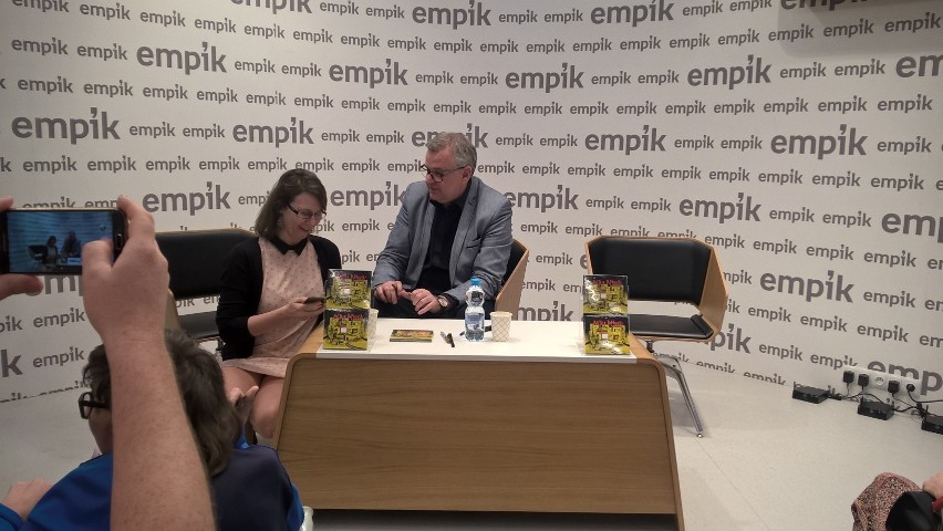 Artur Andrus w Empiku w Manufakturze. Dziennikarz, satyryk, piosenkarz promował swoją najnowszą płytę [zdjęcia]