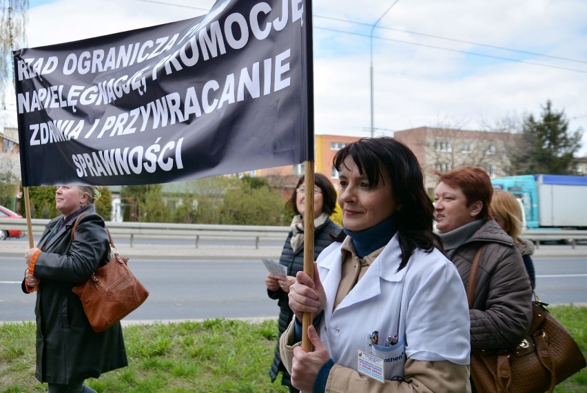 Lubelskie pielęgniarki protestowały pod szpitalami (FOTO, WIDEO)