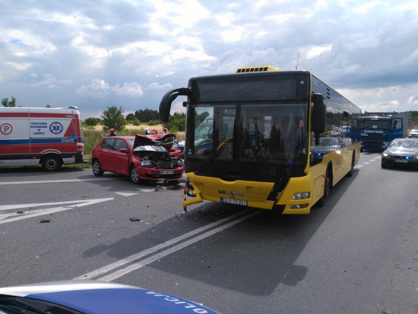 Jedenaście osób rannych w wypadku autobusu                   