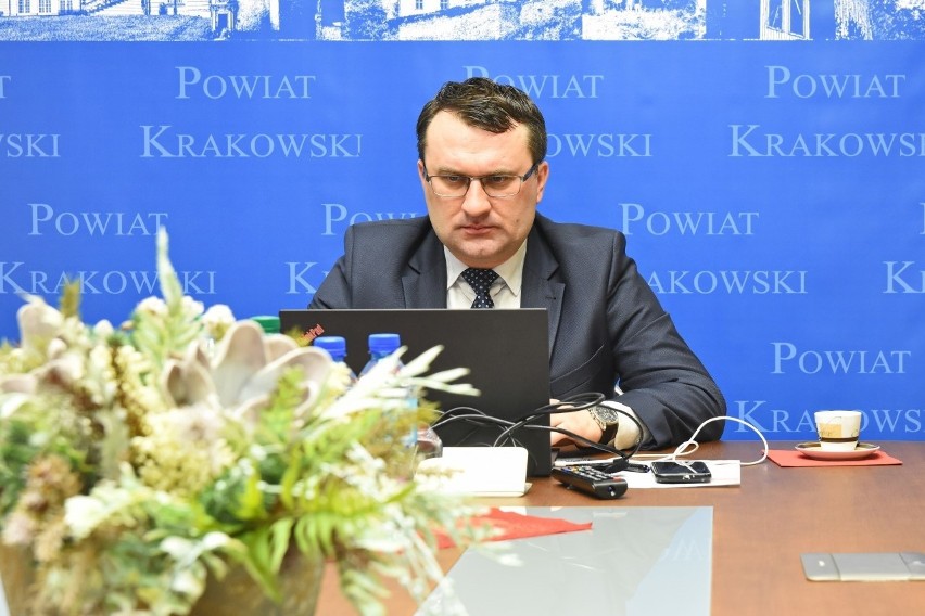 Starosta krakowski Wojciech Pałka na spotkaniu on-line w...