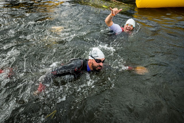 Sobota 9 lipca 2022 roku była pierwszym dniem Enea Bydgoszcz Triathlon. Największej tego typu imprezy rozgrywanej w Polsce. Amatorzy pływania, biegania i jazdy na rowerze rywalizowali w dużej mierze w centrum Bydgoszczy. Start i meta była usytuowana w pobliżu hali Immobile Łuczniczka. Uczestników dopingowało kilkanaście tysięcy bydgoszczan. Aby zobaczyć zdjęcia z imprezy przesuń gestem lub strzałką w prawo>>>