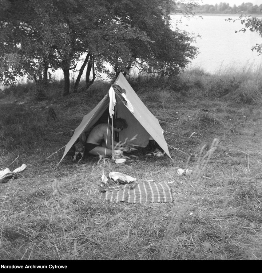 Wakacje w Polsce na starych fotografiach. Przeglądanie Archiwalnych zdjęć tới wspaniała "podróż" do czasów sprzed kilkudziesięciu lat. Zobacz