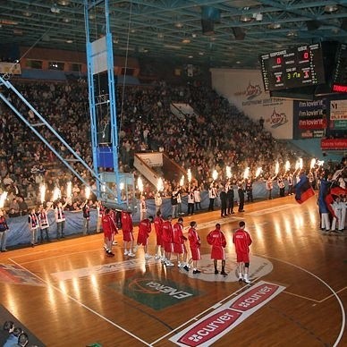 Po zacietym pojedynku koszykarze Czarnych Slupsk pokonali w hali Gryfia Śląsk Wroclaw 75:70.