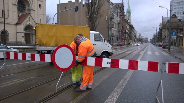 Tramwaje nie jeździły po Piotrkowskiej do poniedziałkowego popołudnia