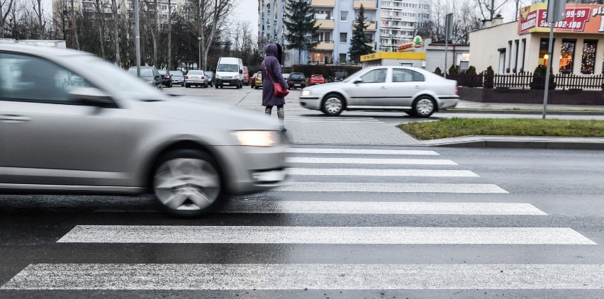 Piesi z pierwszeństwem na pasach. Rząd przyjął zmiany w...