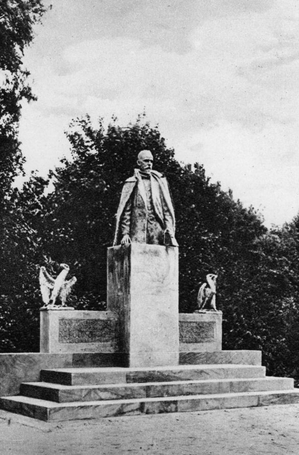 Pomnik Henryka Sienkiewicza w parku im. Jana Kochanowskiego