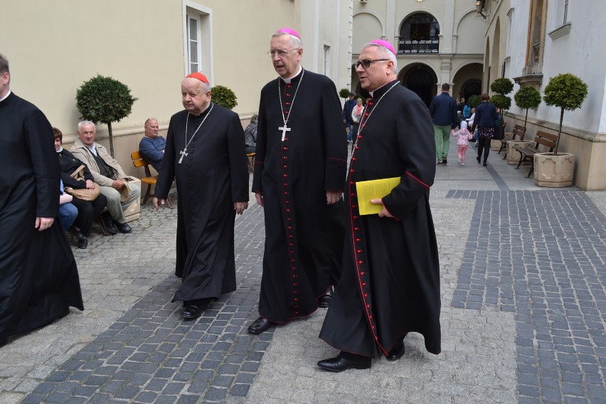 Biskupi na Jasnej Górze podpisali akt oddania Polski w...