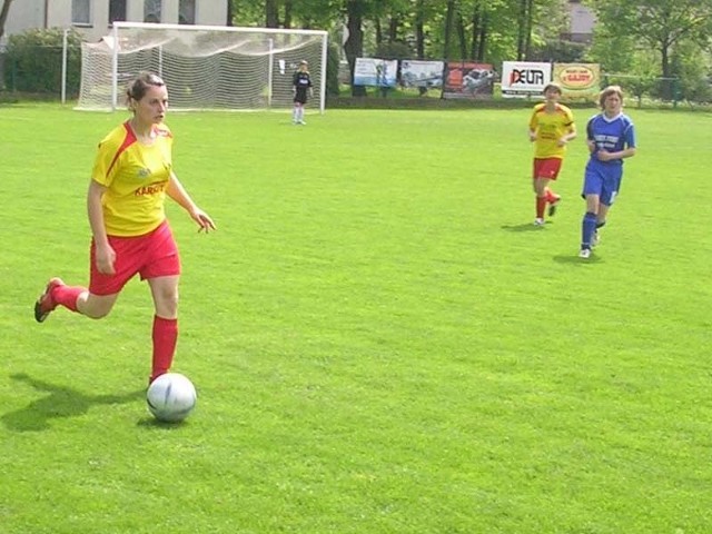 Kontaktowego gola dla kolbuszowianek zdobyła Joanna Streb (nz. z piłką).