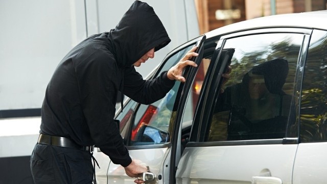 Twój samochód może zostać skradziony. Złodzieje znakują pojazdy, które później kradną. Masz te oznaczenia na samochodzie?>>>   >>>