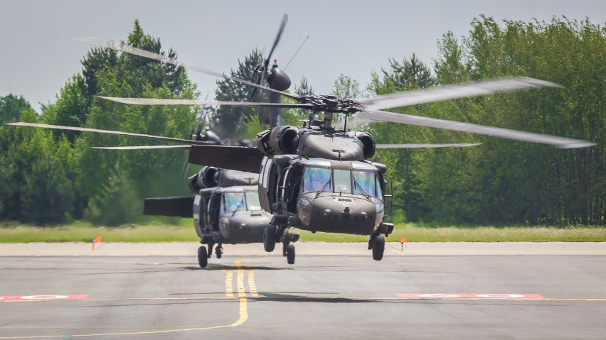 Helikoptery black hawk armii amerykańskiej w Pyrzowicach i Lublińcu. To ćwiczenia wojskowe