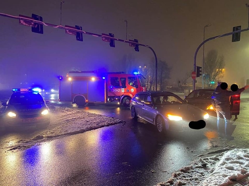 Dwa samochody zderzyły się na ul. Bolesława Chrobrego w...