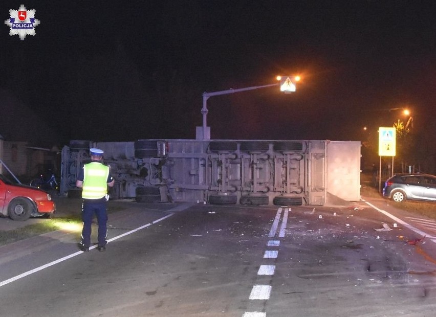 Przewrócona ciężarówka w Liśnku Dużym zablokowała ruch na kilka godzin