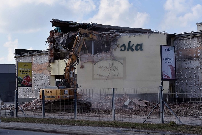 Nowy Sącz. Po 18 latach supermarket Rafa znika z ul. Węgierskiej 78  [ZDJECIA]
