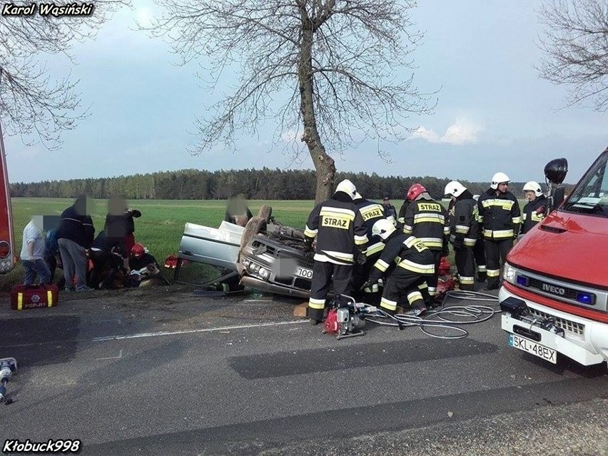 Groźny wypadek w miejscowości Przystajń. Samochód dachował....