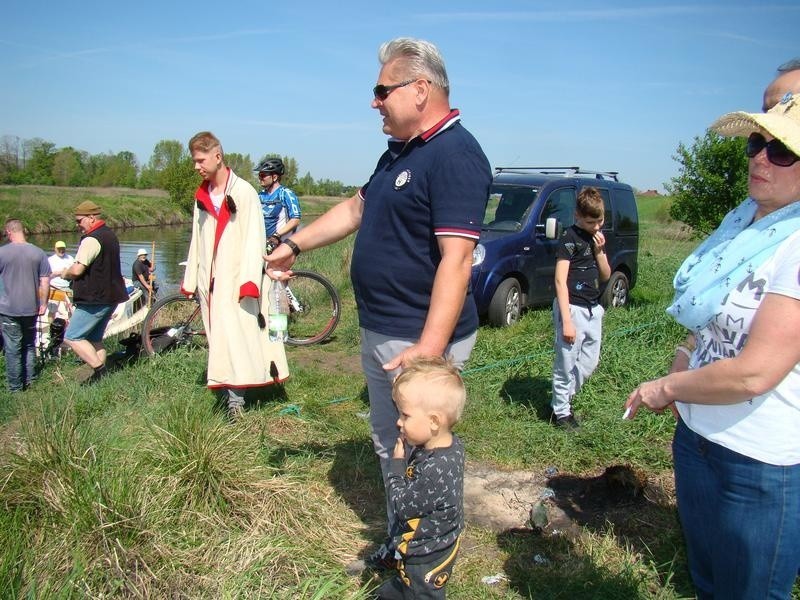 Flis Królewski po Wiśle wyruszył spod Oświęcimia do Gdańska. Uczestnicy mają do pokonania 941 km [ZDJĘCIA]