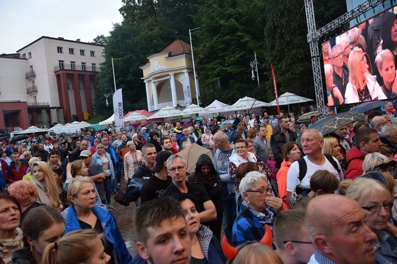 Krynica-Zdrój. Muzyczne powitanie lata otworzył na deptaku Ivan Komarenko [ZOBACZ ZDJĘCIA]