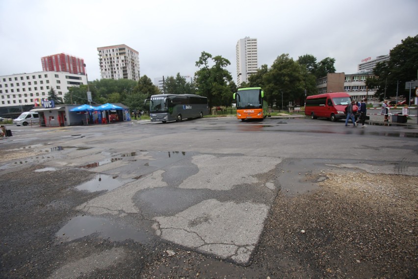 Oto międzynarodowy dworzec autobusowy w Katowicach w...