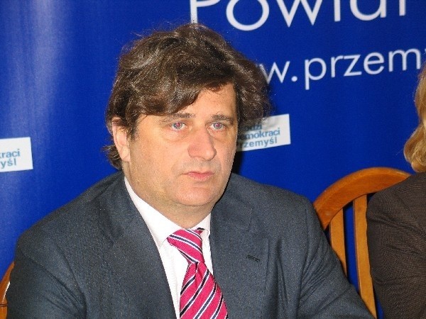 Janusz Palikot, poseł PO, podczas wizyty w Przemyślu m.in. w humorystyczny sposób przedstawił skład "prerządu&#8221; PiS.