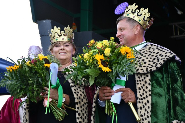 Tegoroczni Królowie Kapusty Bożena Misiek i Piotr Kruszec