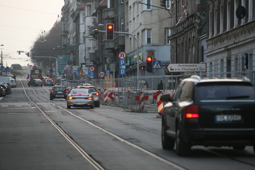 Remont Kościuszki:Najdłuższa ulica Katowic jest rozkopana. Kierowcy się gubią i jadą mimo zakazu