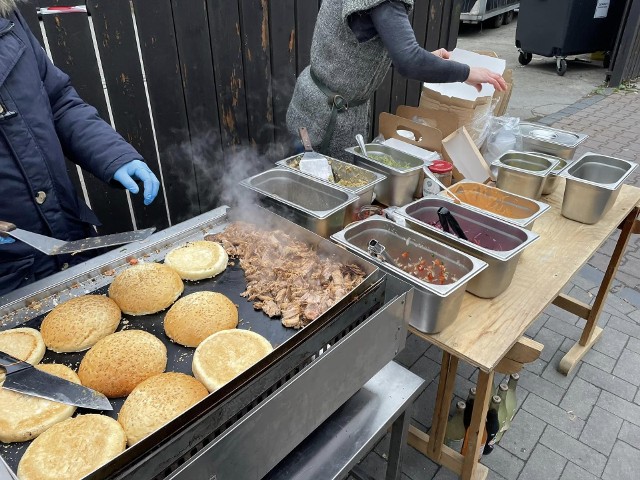 Właściciele food trucka Tio Malo gotują na ul. Wrocławskiej