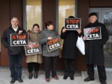 Rolnicy z 5,2 tys. podpisów przeciw CETA w biurze europosła Czesława Hoca [wideo]