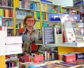 Regina Imbor może dalej prowadzić księgarnię w rynku.(fot. Radosław Dimitrow)
