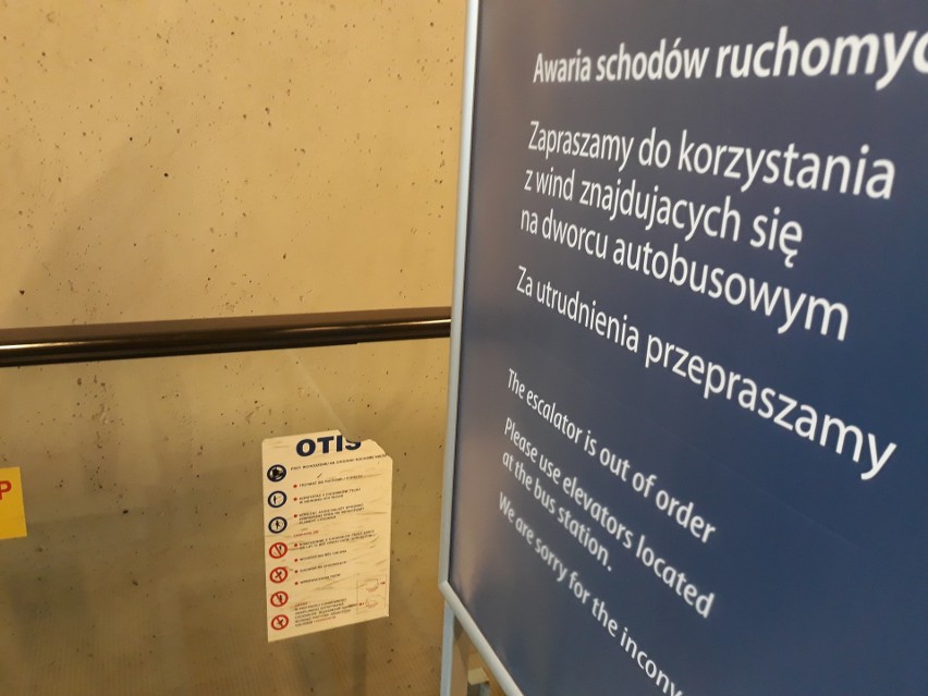 Dworzec w Katowicach. Informacja o awarii schodów.