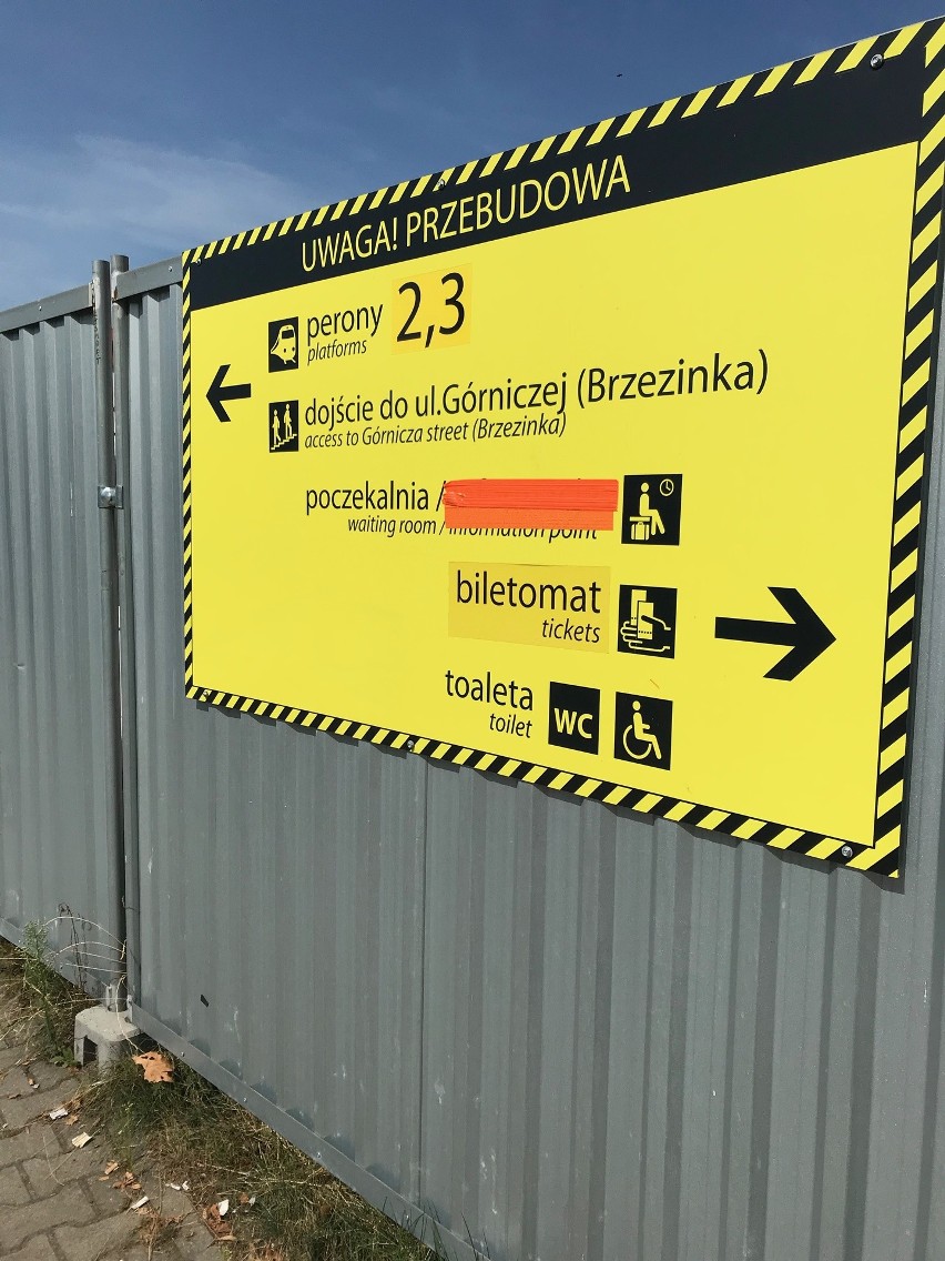 Zagranicznym turystom ciężko trafić na tymczasowy dworzec,...