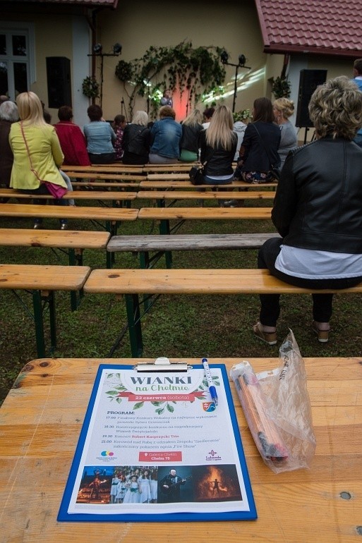 Wianki Świętojańskie w Chełmie: Robert Kasprzycki, konkurs na najpiękniejszy wianek, korowód nad Rabę i pokaz ognia