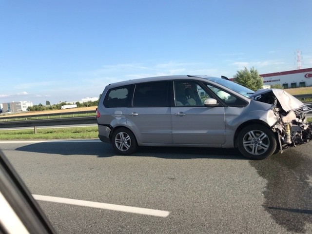 Z utrudnieniami muszą liczyć się kierowcy jadący autostradą A2 w kierunku Świecka. Na wysokości Komornik doszło do wypadku, w związku z czym tworzą się korki.