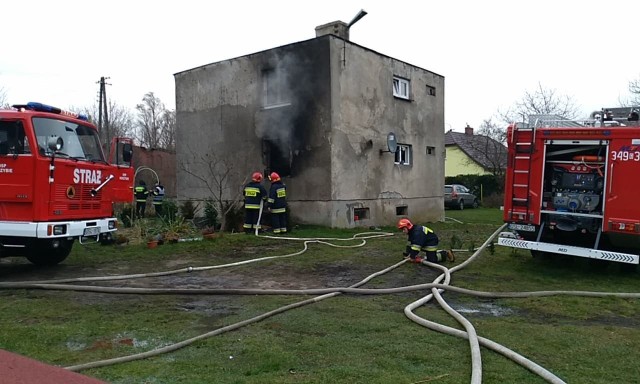 W piątek (22 listopada) po południu doszło do pożaru w budynku mieszkalnym w miejscowości Barwino (gmina Kępice). Dwie osoby zostały poszkodowane. Odwiezione zostały do słupskiego szpitala. Pozostali mieszkańcy zostali ewakuowani. Prawdopodobną przyczyną pożaru był wybuch butli gazowej.