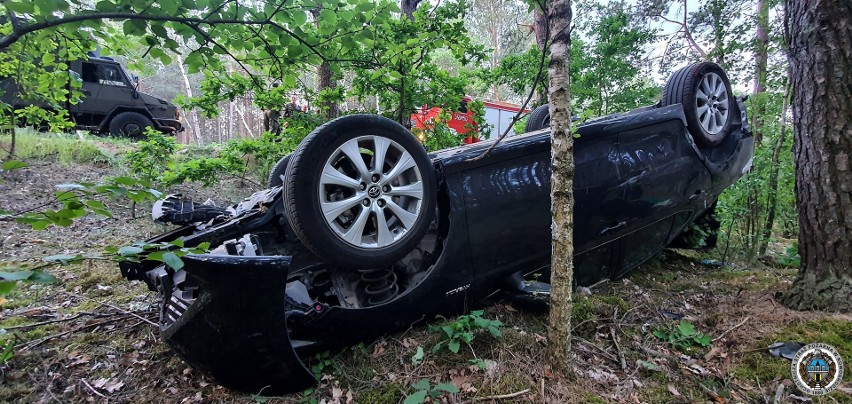 Ptaki. Wypadek na drodze wojewódzkiej 648. Toyota dachowała...