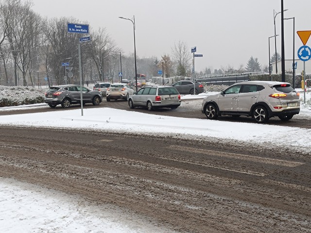 Zima zaskoczyła drogowców w Rudzie Śląskiej.