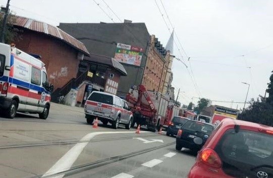 Wypadek w Chorzowie: dwa auta i autobus zderzyły się na Armii Krajowej