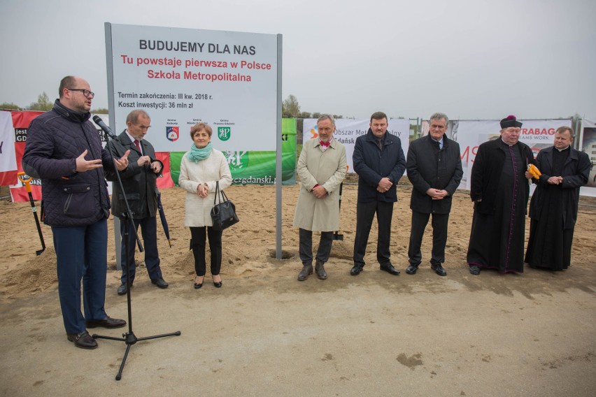 Wbili pierwszą łopatę pod budowę szkoły metropolitalnej w Kowalach [ZDJĘCIA]