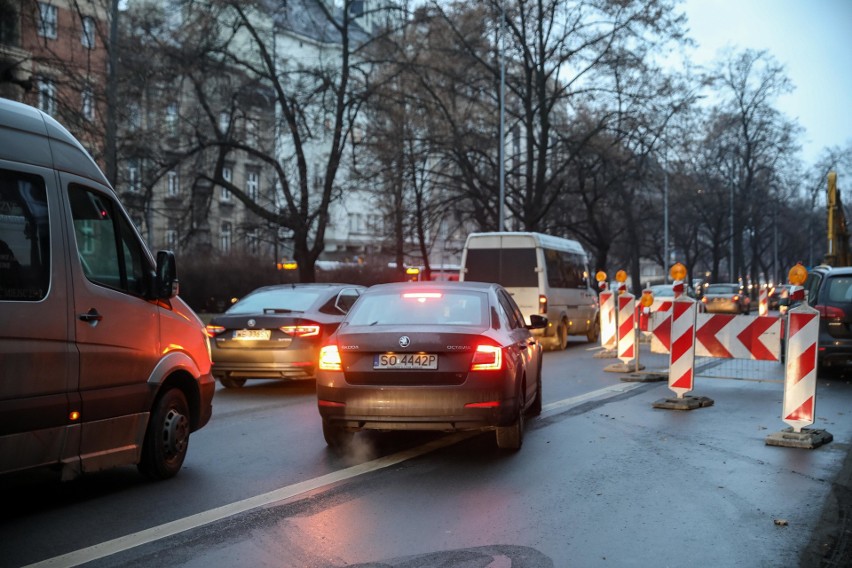 Na al. Słowackiego trwają prace i tworzą się duże korki