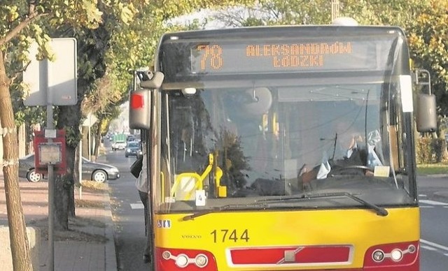 Od 1910 do 1991 roku Aleksandrów z Łodzią łączył tramwaj. Dojeżdżał on do ul. Północnej. Po likwidacji tramwajów przewozy zapewniał PKS. Autobusy kursowały tylko do Żabieńca, co budziło niezadowolenie. Zastąpiono je więc linią 78 łódzkiego MPK. Było dobrze do 2 kwietnia tego roku...