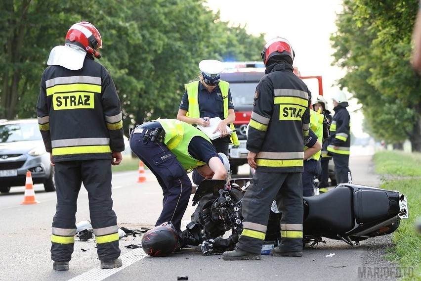 Wypadek na DK 94 koło Izbicka. Motocykl zderzył się z ciągnikiem, dwie osoby w szpitalu