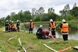 Strażacy z Prudnika ćwiczyli gaszenie pożaru lasu. Pomagał im helikopter