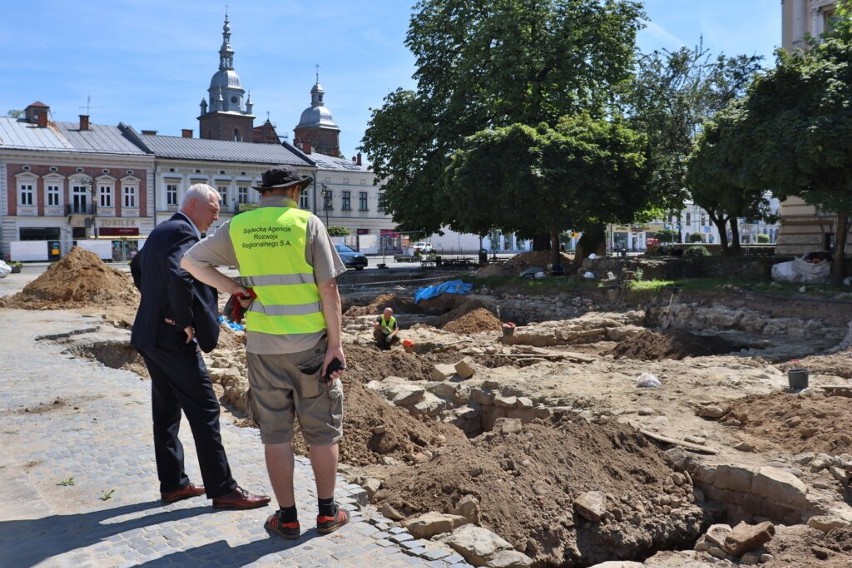 Archeologom udało się odsłonić pozostałości starego ratusza....